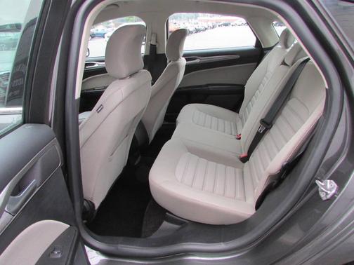 2017 Ford Fusion Hybrid SE