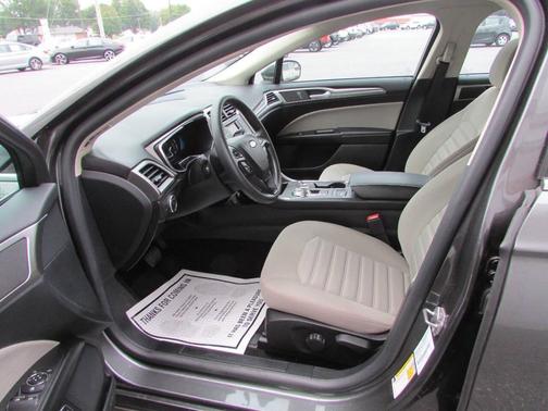 2017 Ford Fusion Hybrid SE