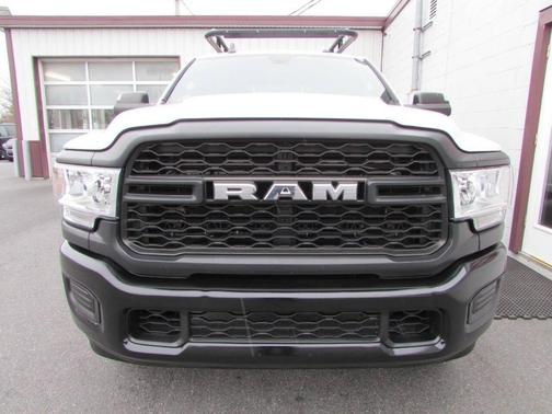 2022 RAM 2500 Tradesman 4x4 4dr Crew Cab 8 ft. LB Pickup