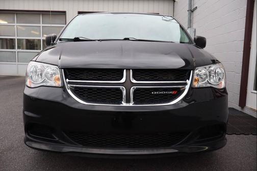 Black 2017 Dodge Grand Caravan SE