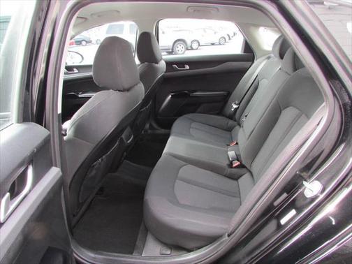 2022 Kia K5 LXS 4dr Sedan