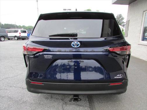 2021 Toyota Sienna XLE 8 Passenger