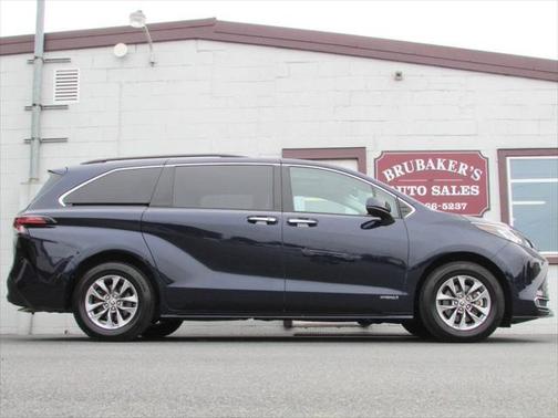 2021 Toyota Sienna XLE 8 Passenger