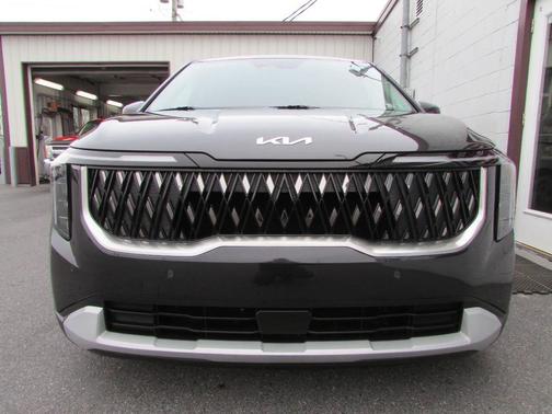 Gray 2025 Kia Carnival LXS