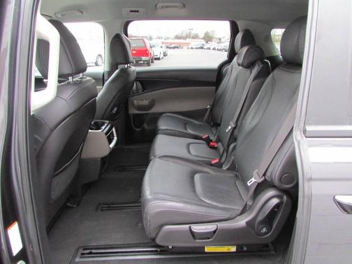 Gray 2025 Kia Carnival LXS