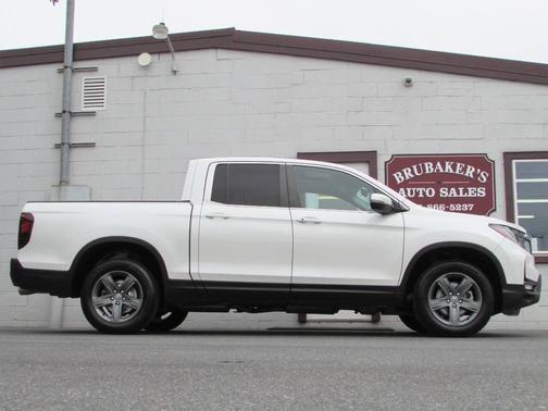 White 2023 Honda Ridgeline RTL