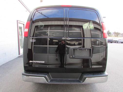 2017 Chevrolet Express 3500 LT