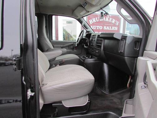 2017 Chevrolet Express 3500 LT