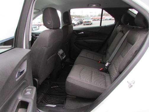 White 2018 Chevrolet Equinox LT