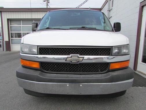 White 2017 Chevrolet Express 3500 LT