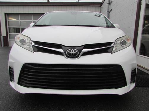 2018 Toyota Sienna LE