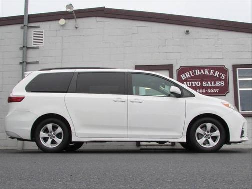 2018 Toyota Sienna LE