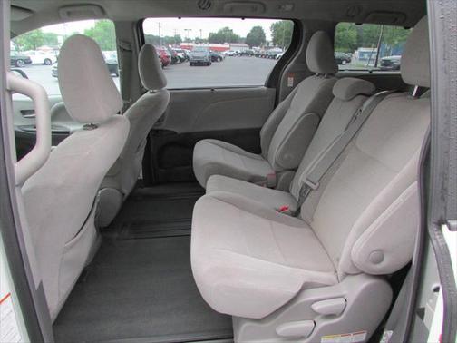 2018 Toyota Sienna LE