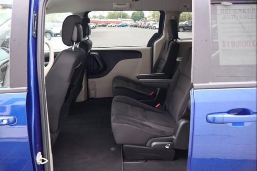 Blue 2018 Dodge Grand Caravan SE