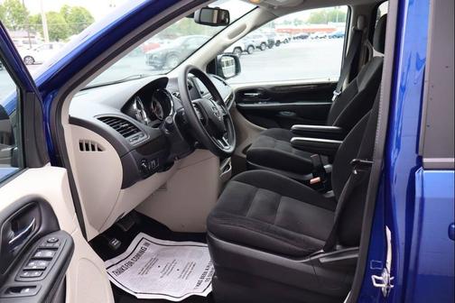 Blue 2018 Dodge Grand Caravan SE