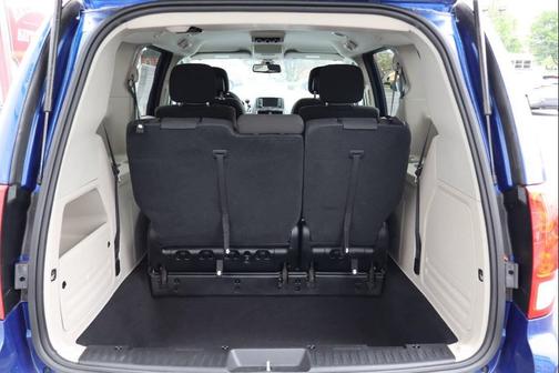 Blue 2018 Dodge Grand Caravan SE