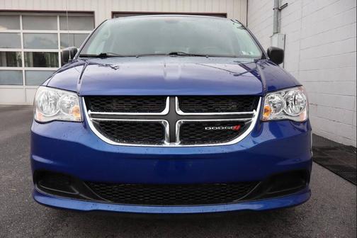 Blue 2018 Dodge Grand Caravan SE