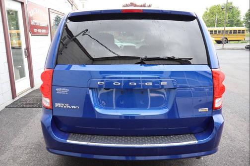 Blue 2018 Dodge Grand Caravan SE