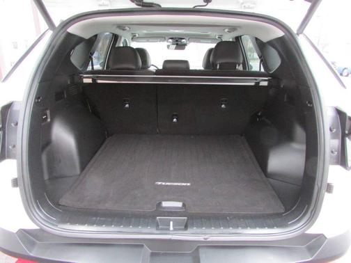 White 2023 Hyundai TUCSON SEL AWD 4dr SUV