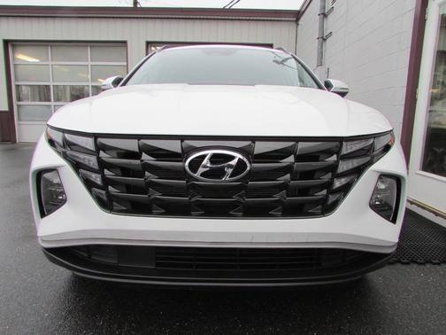 White 2023 Hyundai TUCSON SEL AWD 4dr SUV