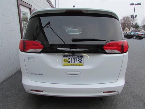 2023 Chrysler Voyager LX