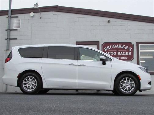 2023 Chrysler Voyager LX