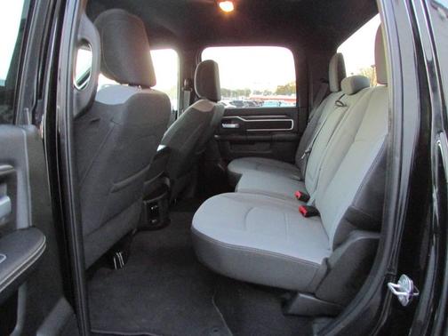 2024 RAM 2500 Big Horn 4x4 4dr Crew Cab 6.3 ft. SB Pickup