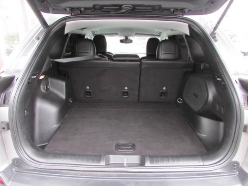 Gray 2019 Jeep Cherokee Limited