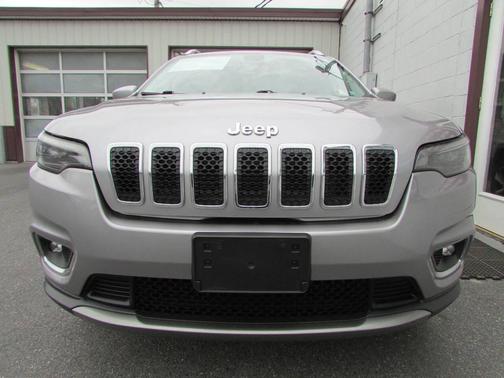 Gray 2019 Jeep Cherokee Limited