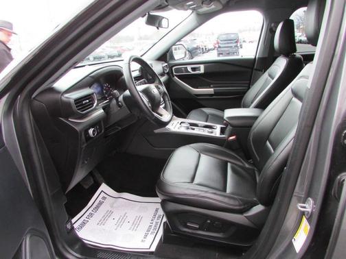 2022 Ford Explorer XLT AWD 4dr SUV