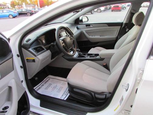 2016 Hyundai SONATA Hybrid SE