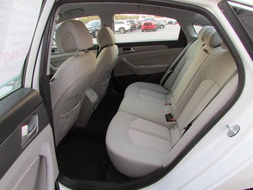 2016 Hyundai SONATA Hybrid SE