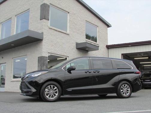 2021 Toyota Sienna LE