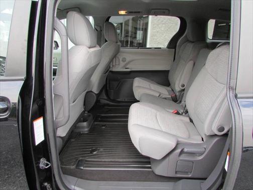 2021 Toyota Sienna LE