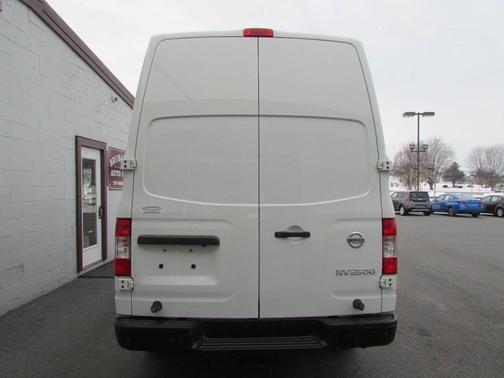 2021 Nissan NV Cargo NV3500 HD S V8