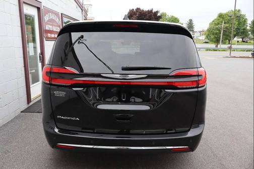 Diamond Black Crystal Pearlcoat 2025 Chrysler Pacifica L