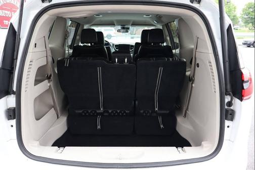 White 2023 Chrysler Pacifica Touring L