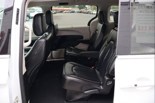 White 2023 Chrysler Pacifica Touring L
