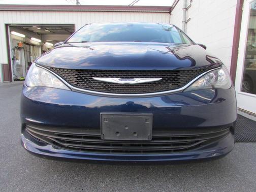 2020 Chrysler Voyager LX