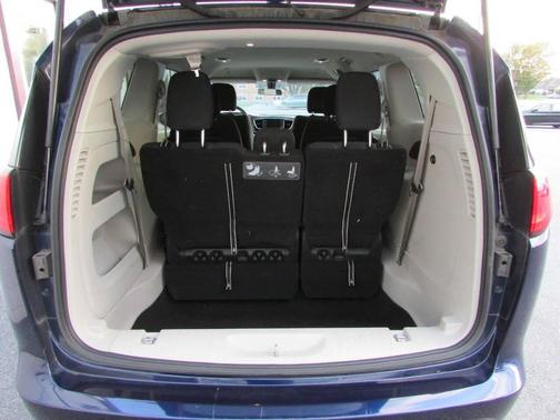 2020 Chrysler Voyager LX