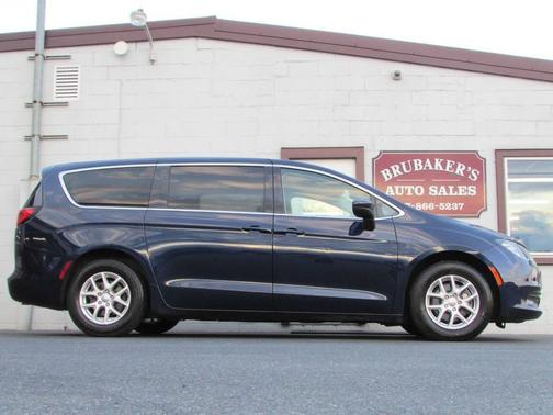 2020 Chrysler Voyager LX