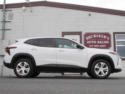 Summit White 2024 Chevrolet Trax LS