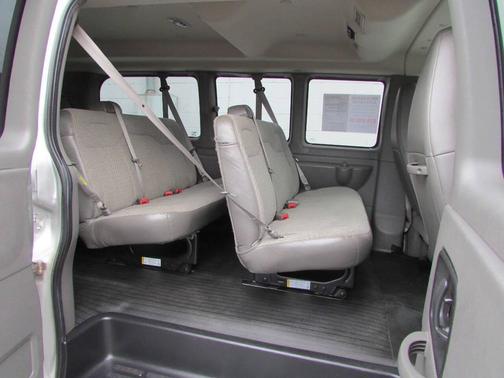 2017 Chevrolet Express 2500 LS