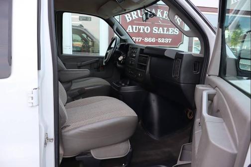 White 2017 Chevrolet Express 3500 LT