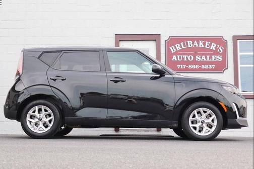 Fusion Black 2024 Kia Soul LX
