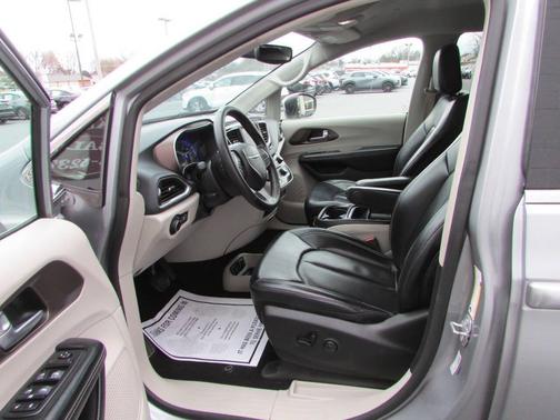 2020 Chrysler Voyager LXI