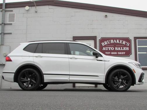 White 2023 Volkswagen Tiguan 2.0T SE R-Line Black