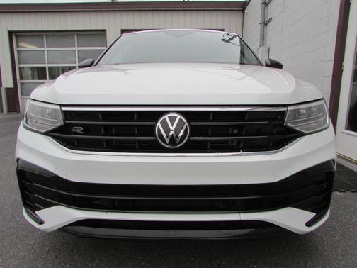 White 2023 Volkswagen Tiguan 2.0T SE R-Line Black