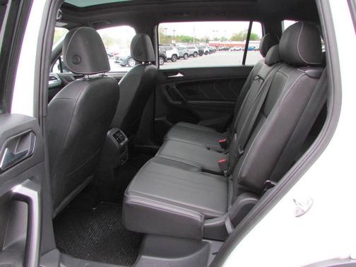 White 2023 Volkswagen Tiguan 2.0T SE R-Line Black