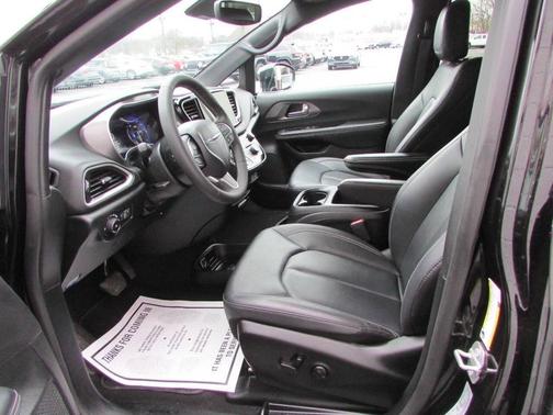 2025 Chrysler Pacifica L